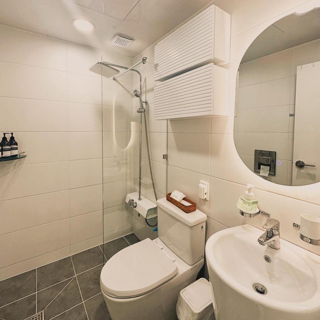 Hongdae 10mins, Hapjeong 5mins, Airportbus 5mins, Largo House Seoul- Foreigner Only *
