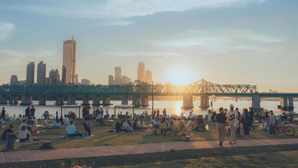 Hongdae 10mins, Hapjeong 5mins, Airportbus 5mins, Largo House Seoul- Foreigner Only